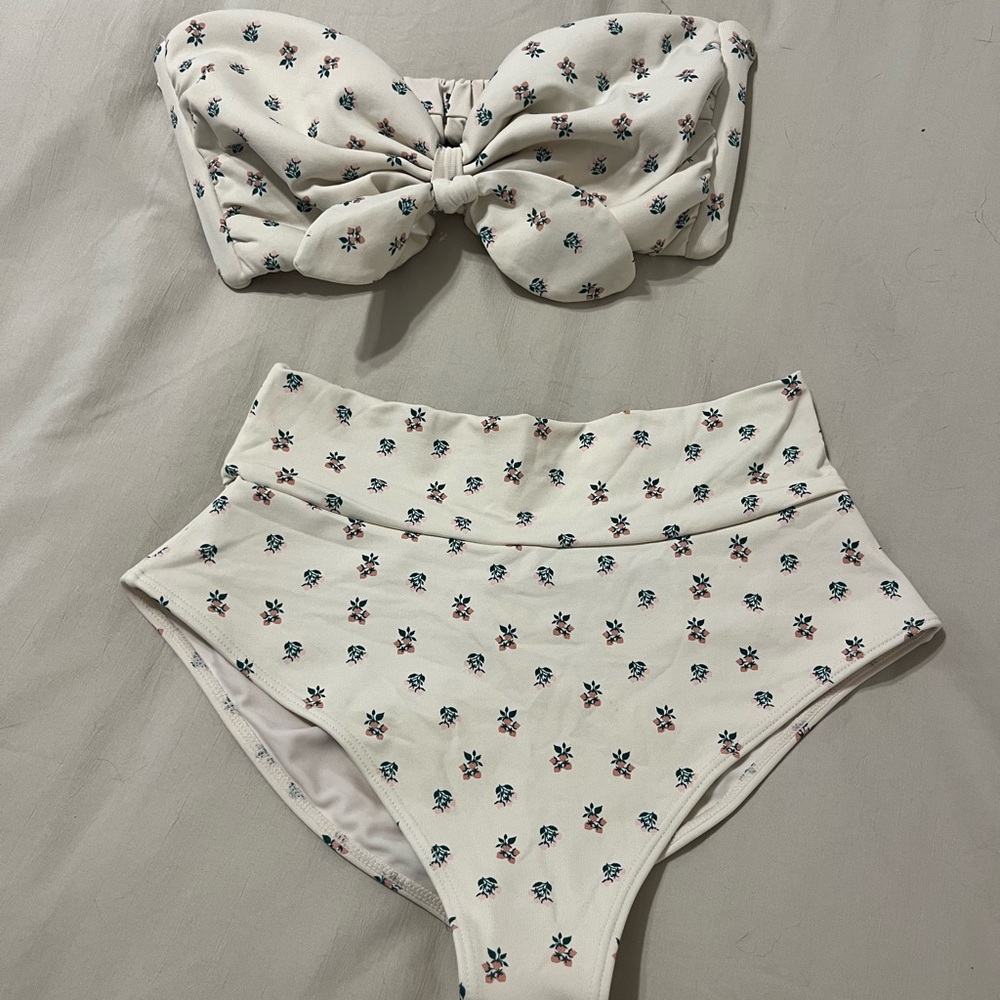 Montce 2 piece fruity floral